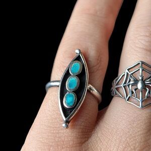 Vintage Zuni Style Inlaid Turquoise Stone Snake Eye Sterling Silver Ring Size 5